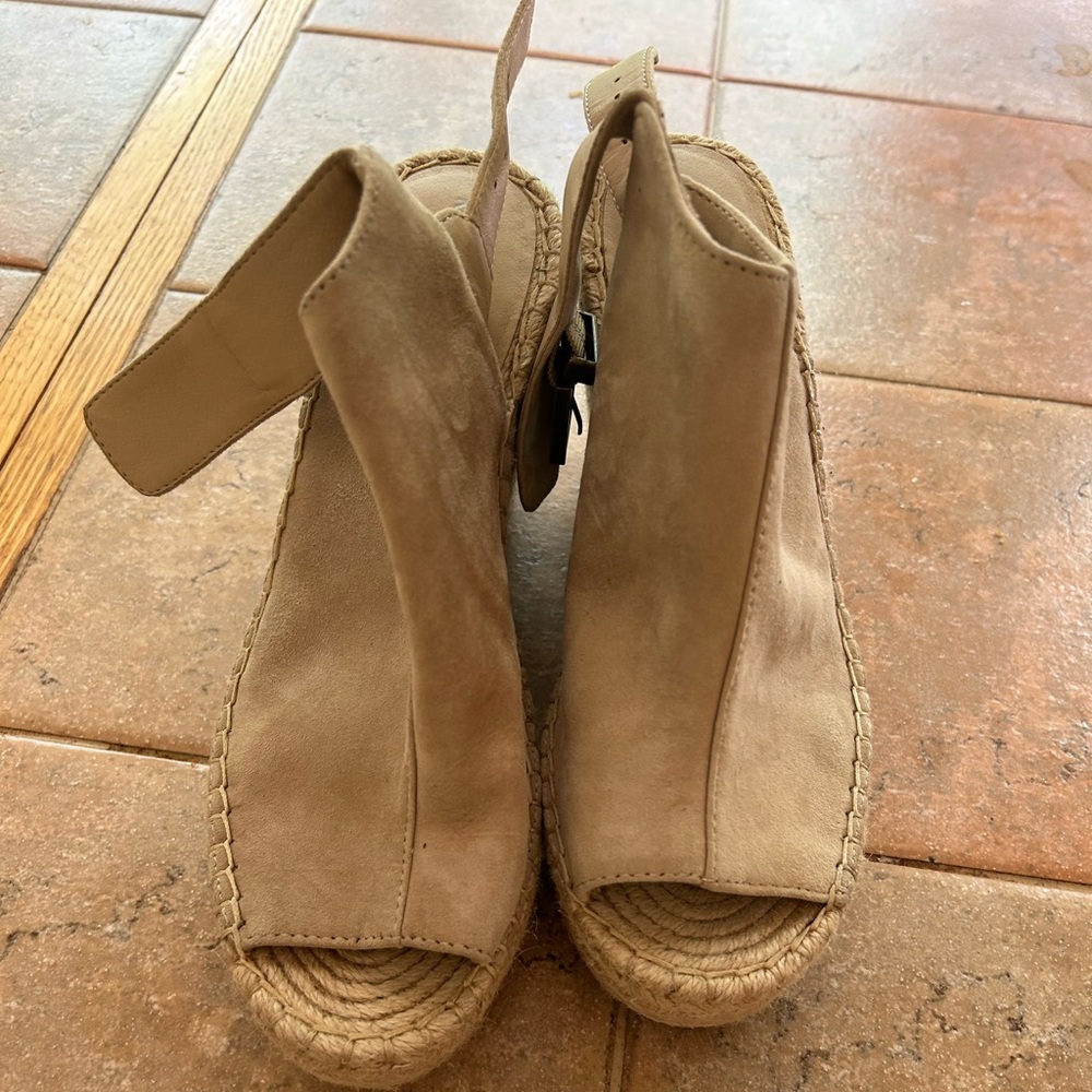 Kenneth Cole Vintage Beige Block Heel